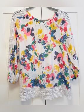 Floral Print Multi Color and White Top W/ Lace Bottom and Sleeve Accents Sz M/LG